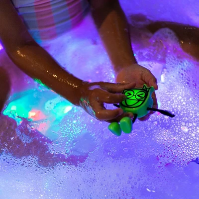 Glo Pals Character Pippa & 6 Green Light Up Water Cubes 5 Glo Pals Character Pippa & 6 Green Light Up Water Cubes - Image 5