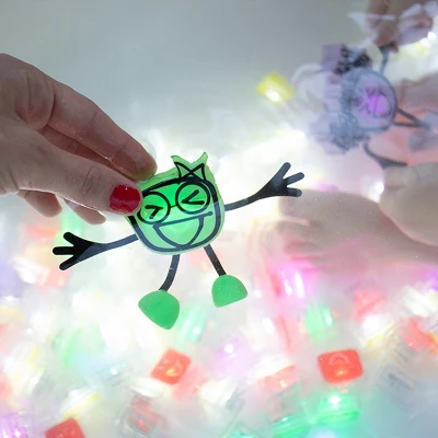 Glo Pals Character Pippa & 6 Green Light Up Water Cubes 4 Glo Pals Character Pippa & 6 Green Light Up Water Cubes - Image 4